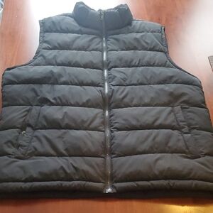 GAP Men's Black Puffer Vest Size Large